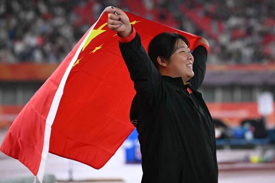 最爽打脸！严子怡缺经验要投70米才能赢？碾压夺金让日本名将赛后哭泣